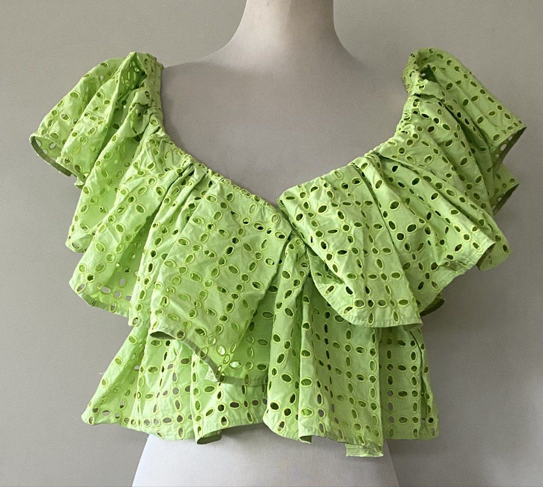 MSGM Eyelet Ruffle Top (Category: Sleeveless) located in San Pedro. Submitted by fromsissiescloset (Listing ID 1428094957, Image 2). Description: Ⓜ️SGM Milan0 Ruffle Eyelet Top - New with Tags - Size 42 Italy / Small ( chest 33"/34.5") - 55% Cotton 45% Polyester - Made in Italy - ₱800 No return / no exhange / no refund MOP gcash / buyer's shipping j&t .