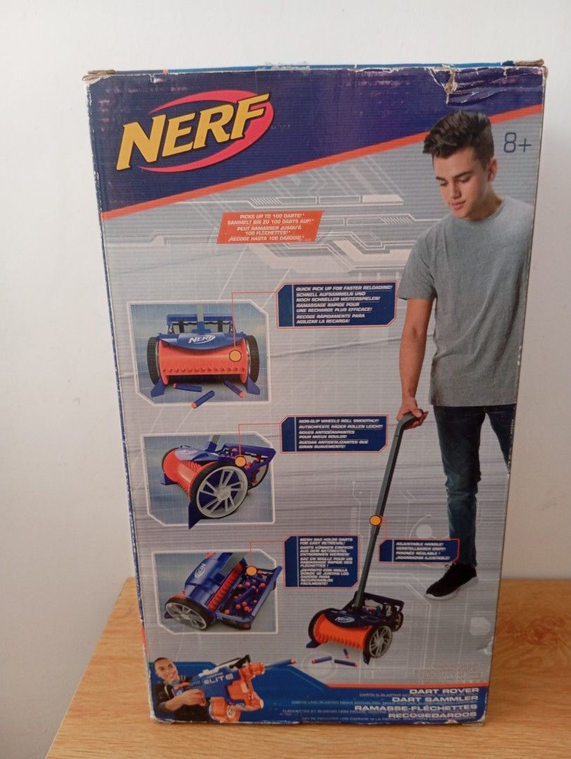 Nerf Dart Rover Dart Sammler (Category: Action & Battle Toys) located in Manila. Submitted by brion123 (Listing ID 1427948501, Image 2). Description: Nerf Dart Rover is designed to pick up darts. It features non-slip wheels and a mesh bag for easy dart retrieval. The box shows the toy and its features. It is suitable for ages 8+. The box also includes a Nerf Elite blaster. brand new never used mejo nqlum lang Yung box .