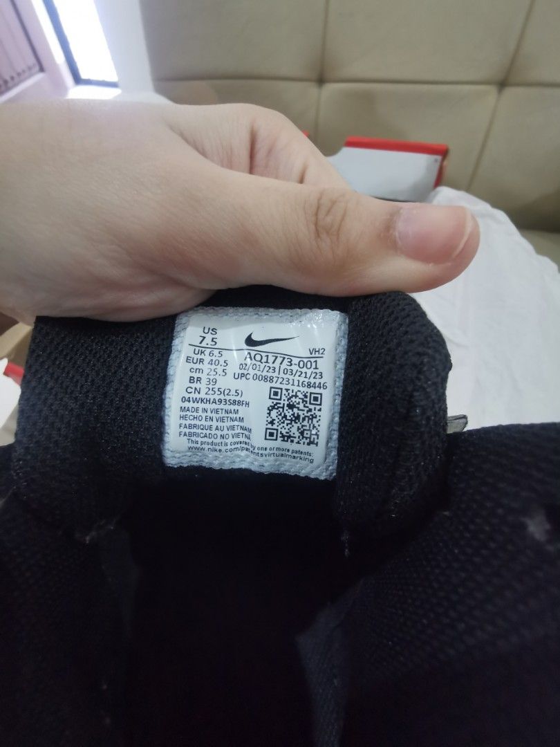 Nike Ebernon Mid in Black/Game Royal-White (Category: Sneakers) located in Lipa City. Submitted by madmaxxene (Listing ID 1427971001, Image 3). Description: 💙 Bought from Nike Outlet Store in Lipa Town Center 🖤 Fits US 7.5 Men ‼️BOX INCLUDED ‼️LP POSTED 🚚 Shipping via Flash Express 💵 MOP: GCash 📍LOC: Lipa City, Batangas.
