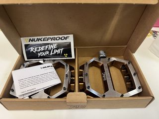 （分類：）位於 。 由 sprewellfish 提交（商品編號 1427938479，圖片 1）。簡介： 。