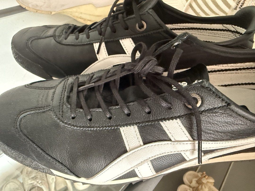 Onitsuka Tiger Mexico 66 SD Black White Sneakers (Category: Sneakers) located in Singapore. Submitted by cupsoft (Listing ID 1427791391, Image 3). Description: Wrong size Original from Store Can share pictures Original Price $240.