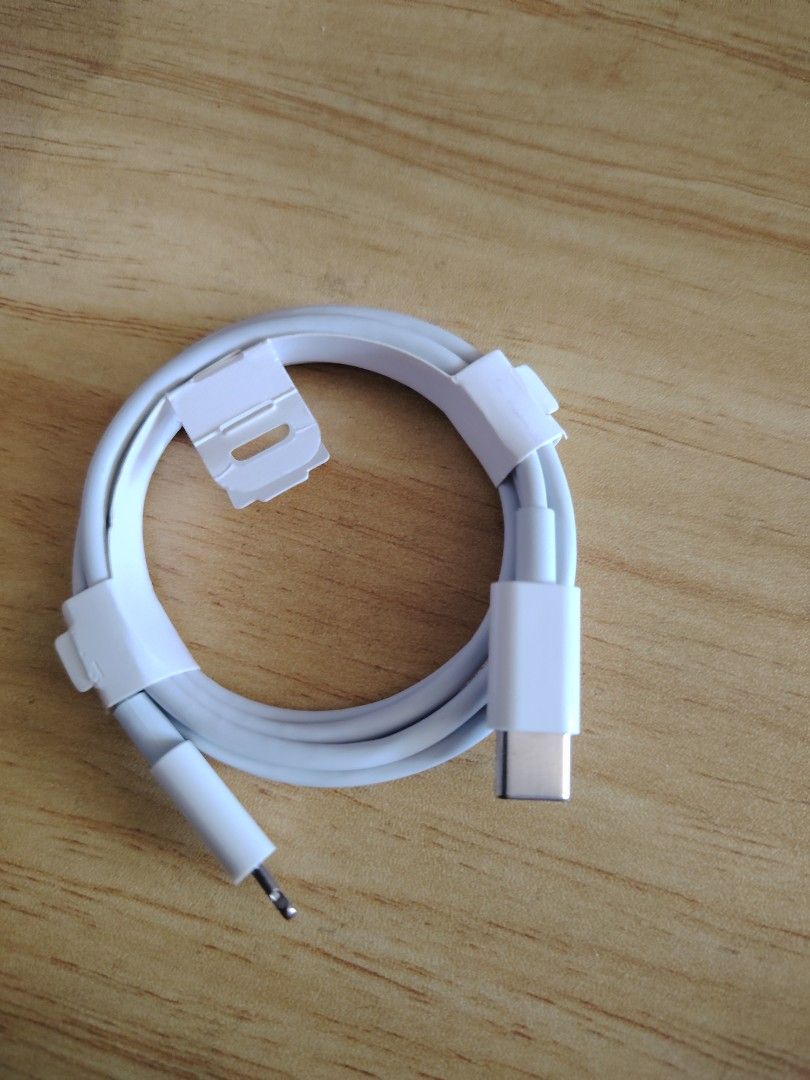 Original Usb-C lightning Cable 1m (Category: Cables & Adaptors) located in Makati City. Submitted by emmah40089 (Listing ID 1427984727, Image 3). Description: Apple Usb-C lightning cable 1m With Serial Cord and Double pin MODE OF PAYMENT ✅COD ✅GCASH ✅PAYMAYA VIA LALAMOVE, GRAB OR U CAN BOOK YOUR OWN RIDER TO PICK UP. 14DAYS WARRANTY AND SAME DAY DELIVERY ‼️ Pm for sure buyer 😉.