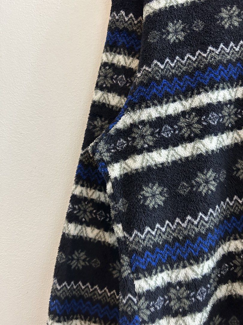 Outdoor Products Fleece Fair Isle Pattern Pullover Sweater (Category: Coats, Jackets and Outerwear) located in Paranaque City. Submitted by stfunasherramirez (Listing ID 1428019379, Image 3). Description: Size: M on tag Dimes: L27.5 W22 Condition: 9.5/10 Color rate: 9.5/10 - excellent fabric - excellent condition - thick fabric - fleece - stripes ornament design.