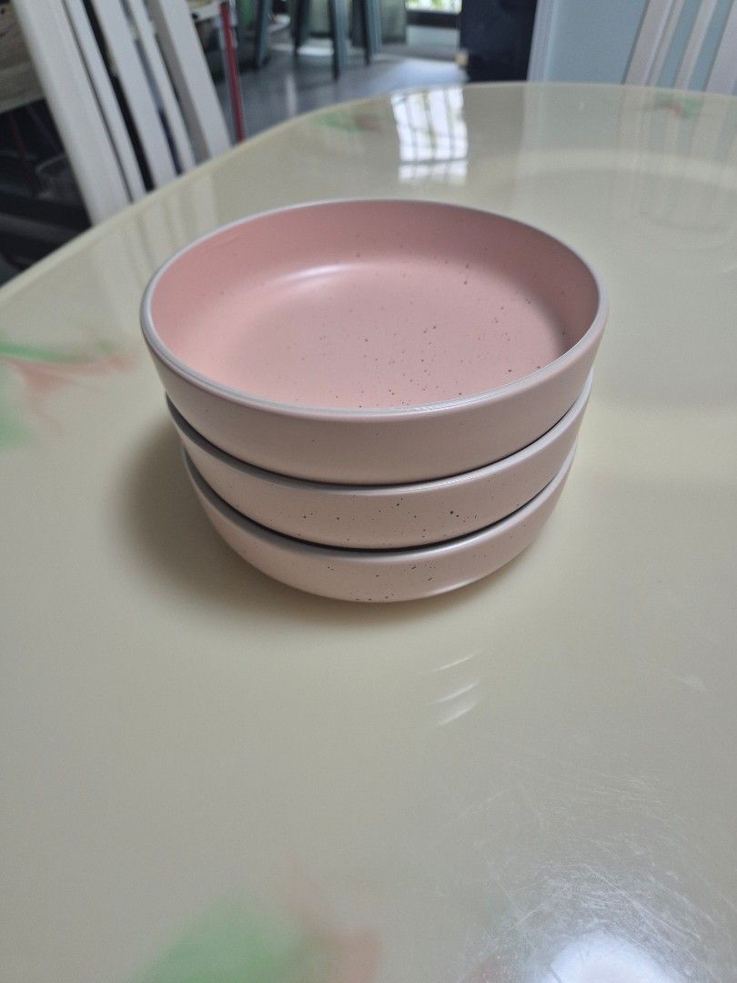 Pink Ceramic Plates - Set of 3480089509610147841