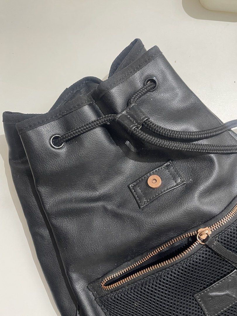Puma Black Backpack (Category: Backpacks) located in Manila. Submitted by dreamfal (Listing ID 1428022915, Image 3). Description: Puma Black Backpack (Drawstring) W/ front & inside pockets. RFS: Never using it anymore..