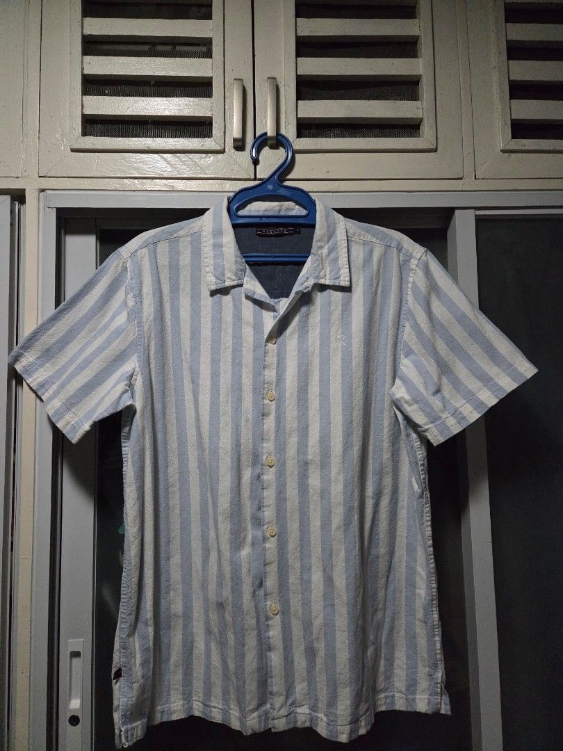 Regatta Striped Short Sleeve Shirt (Category: Tshirts & Polo Shirts ) located in Pasig City. Submitted by ldcayas (Listing ID 1428042414, Image 1). Description: Regatta short sleeve shirt features a light blue and white striped pattern. It has a button-down front and a collared neckline. The shirt is made of 100% cotton. The shirt has a small logo on the chest. Measurements Chest - Approx 21 inches Shoulder to Hem - Approx 28 inches Mode of Payme