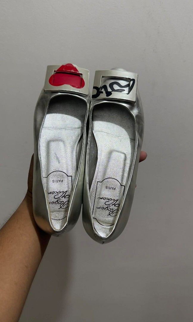 Roger vivier sandals (Category: Sneakers & Footwear) located in Koronadal. Submitted by mannylagada880 (Listing ID 1427977475, Image 3). Description: in good condition made in italy 🇮🇹 ship nationwide ✈️.