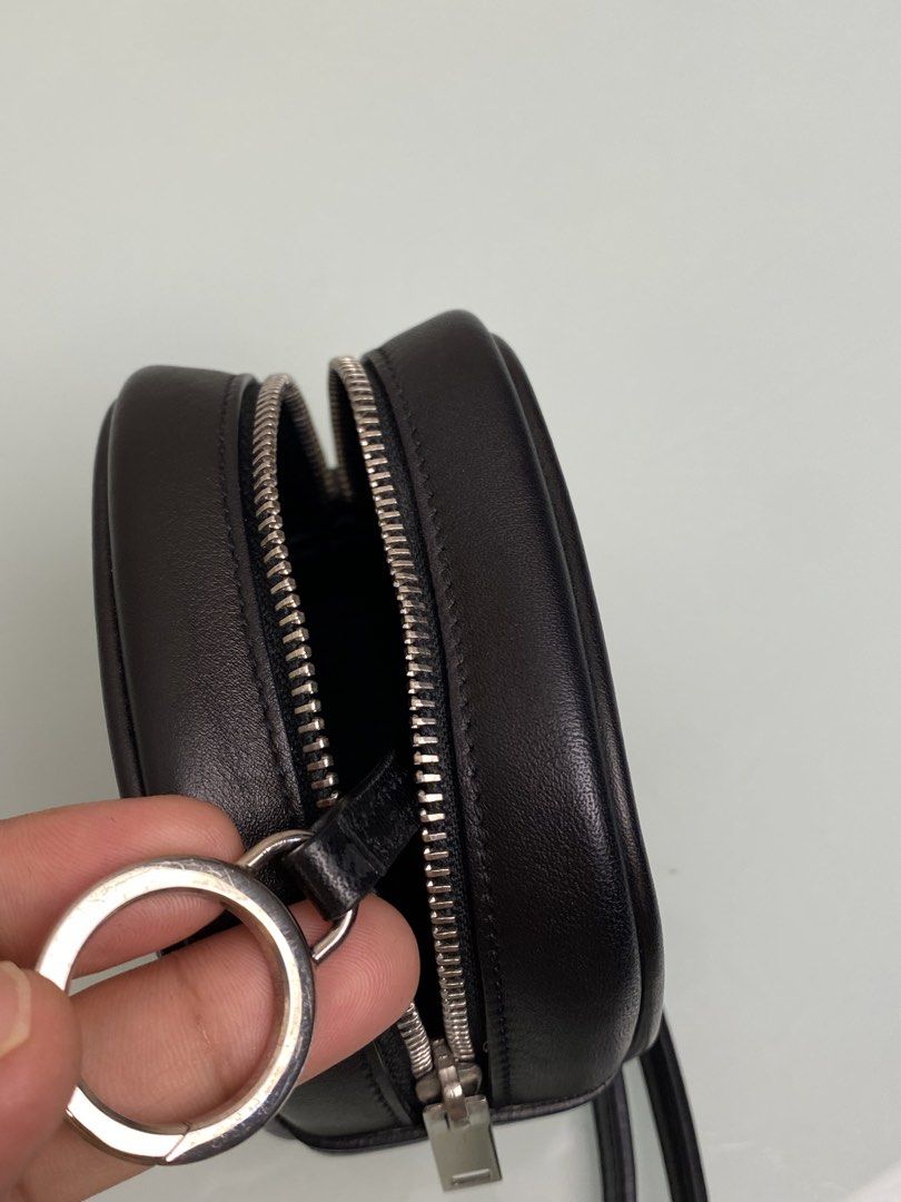 YSL Leather Coin Pouch Purse (Category: Luxury Bags & Wallets) located in Iloilo. Submitted by eliseohana (Listing ID 1428001053, Image 3). Description: .