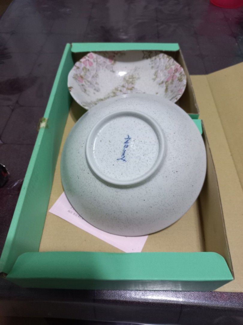Sakura bolws with box (Category: Other Kitchenware & Tableware) located in Quezon City. Submitted by sabadojuliet25680 (Listing ID 1427936680, Image 3). Description: sakura bowl brand new /no issue with box.
