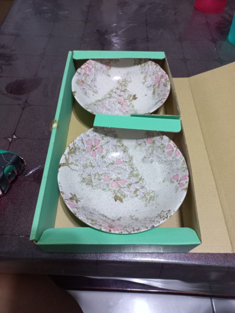Sakura bolws with box (Category: Other Kitchenware & Tableware) located in Quezon City. Submitted by sabadojuliet25680 (Listing ID 1427936680, Image 2). Description: sakura bowl brand new /no issue with box.