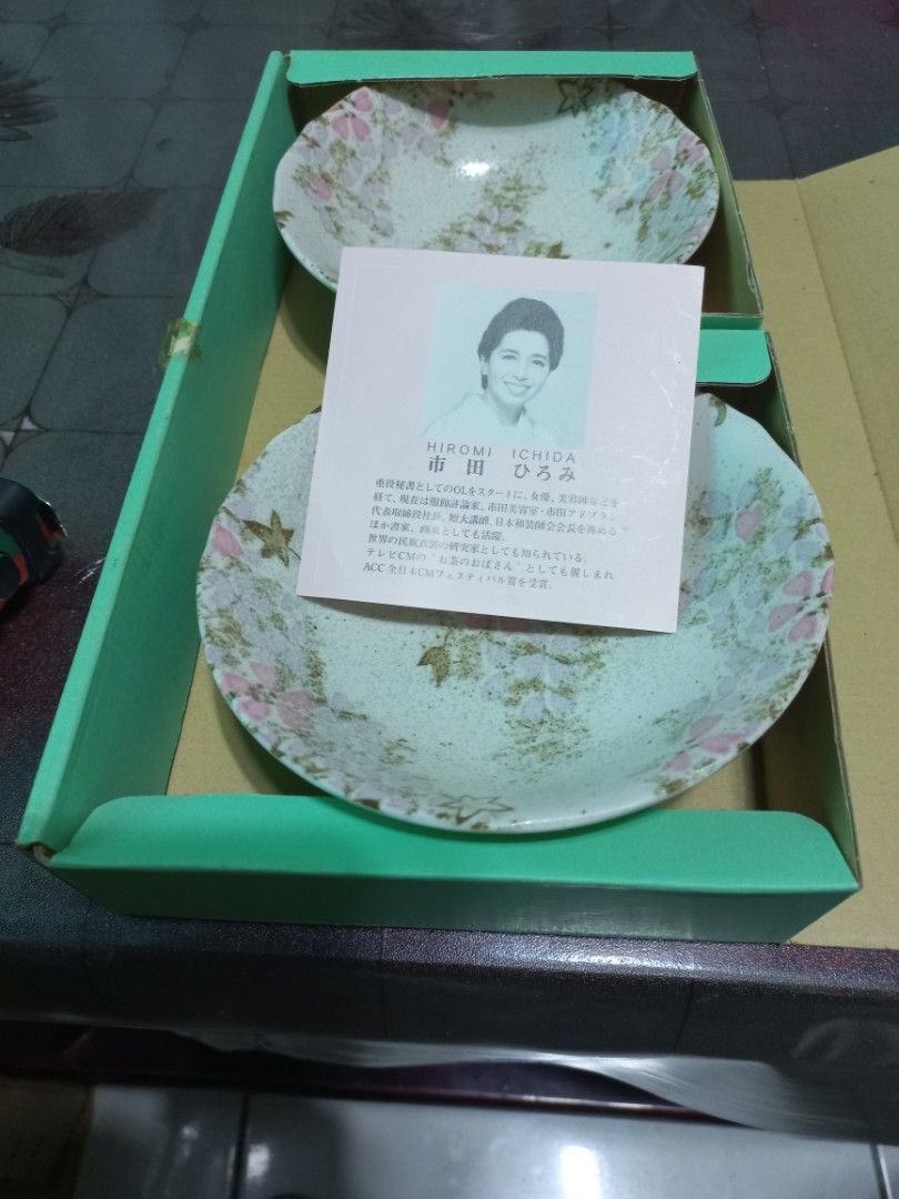 Sakura bolws with box (Category: Other Kitchenware & Tableware) located in Quezon City. Submitted by sabadojuliet25680 (Listing ID 1427936680, Image 1). Description: sakura bowl brand new /no issue with box.