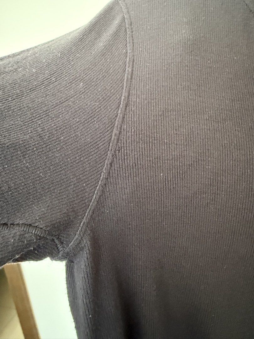 Size 8 - Black - Lululemon Hold Tight Tops (Category: Longsleeves) located in Makati City. Submitted by preloveditems_8 (Listing ID 1427996541, Image 3). Description: .