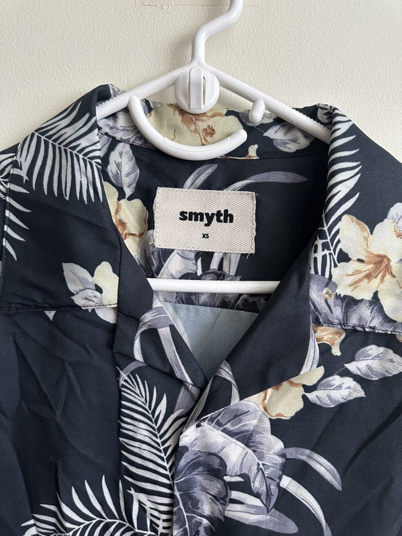 Smyth Floral Shirt - XS (Category: Tshirts & Polo Shirts ) located in Manila. Submitted by peebss18 (Listing ID 1428064598, Image 1). Description: Smyth Floral Short Sleeve Shirt (Men XS) Condition: Good / lightly used Size: XS (fits XS comfortably) Dimensions: L – 26” / W – 20” Details: • Floral short sleeve design • Lightweight and breathable • Soft cotton / cotton-blend material • Perfect for casual / summer outfits Price: ₱250 (negotiable) RF