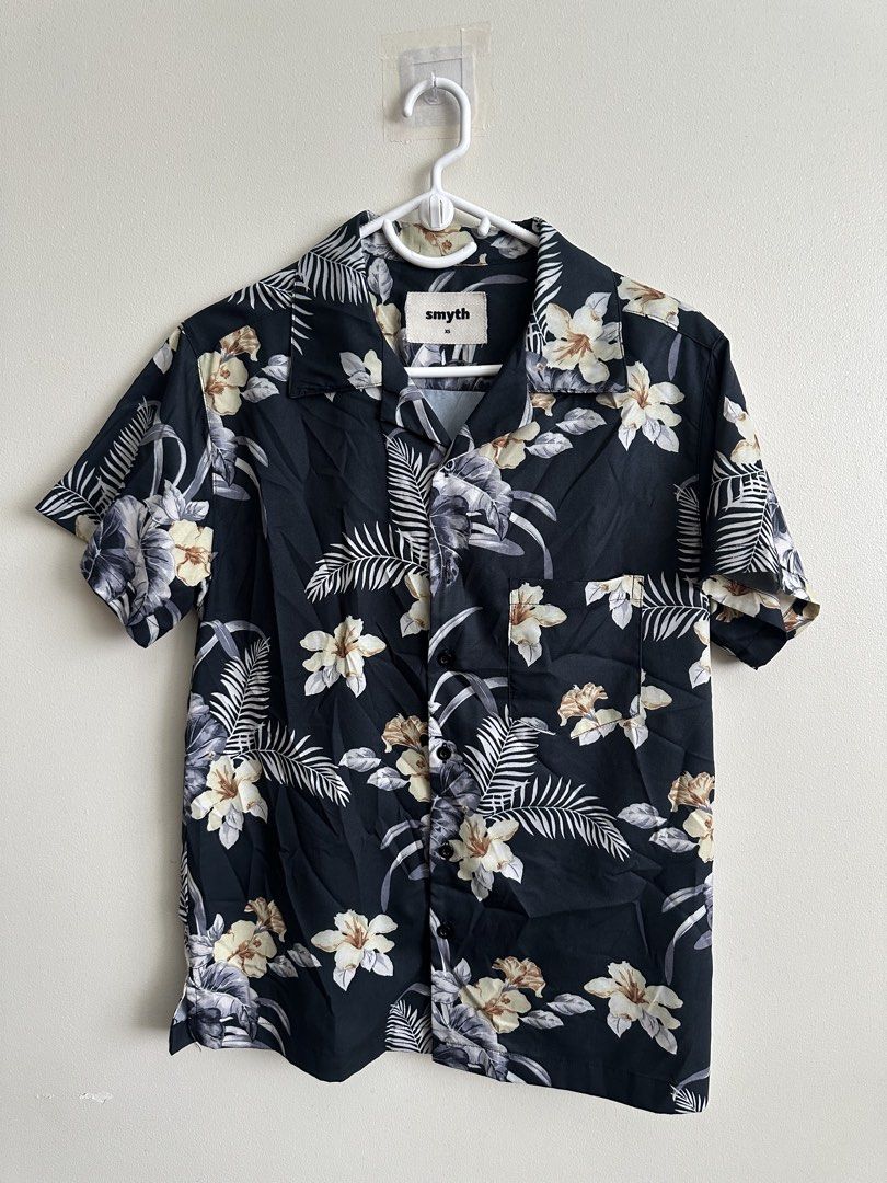 Smyth Floral Shirt - XS (Category: Tshirts & Polo Shirts ) located in Manila. Submitted by peebss18 (Listing ID 1428064598, Image 2). Description: Smyth Floral Short Sleeve Shirt (Men XS) Condition: Good / lightly used Size: XS (fits XS comfortably) Dimensions: L – 26” / W – 20” Details: • Floral short sleeve design • Lightweight and breathable • Soft cotton / cotton-blend material • Perfect for casual / summer outfits Price: ₱250 (negotiable) RF