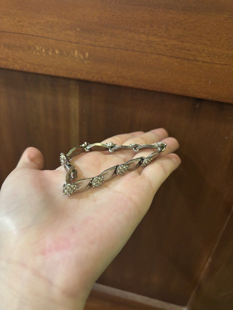 Stainless steel Silver Floral Bracelet (Category: Bracelets) located in Manila. Submitted by pepper7779 (Listing ID 1428089159, Image 2). Description: .
