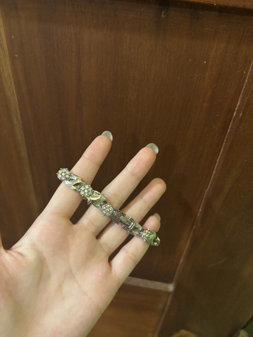 Stainless steel Silver Floral Bracelet (Category: Bracelets) located in Manila. Submitted by pepper7779 (Listing ID 1428089159, Image 3). Description: .