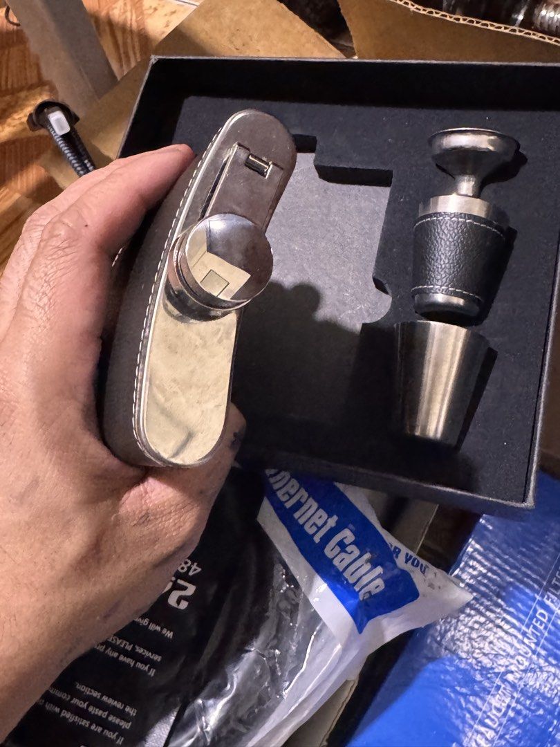Stainless Steel whisky Flask Set7 oz (Category: Water Bottles & Tumblers) located in Quezon City. Submitted by mdgco (Listing ID 1427938439, Image 2). Description: Open box, never been filled with any liquid but has few scratches at the bottom. Overall just need some wipe..