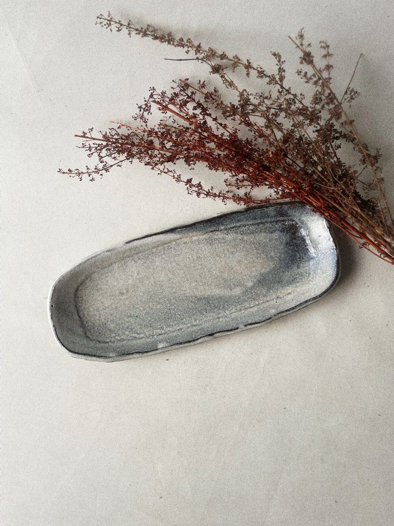 Stoneware Oval Tray (Category: Other Kitchenware & Tableware) located in Antipolo. Submitted by ceramiqueph (Listing ID 1428074198, Image 2). Description: - Stoneware oval tray - Features a unique layered design - Perfect for serving or display - Adds a touch of elegance - L:25cm W:10.5cm.