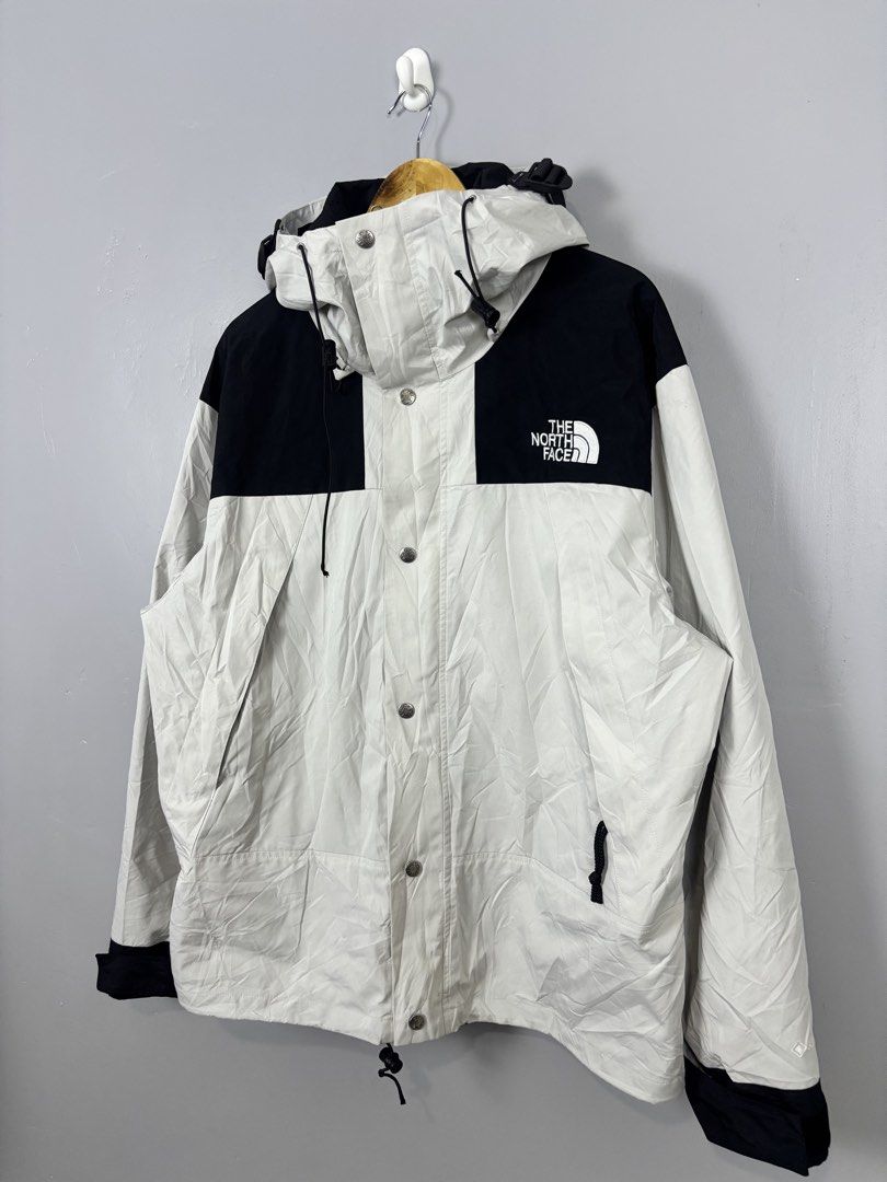THE NORTH FACE GORETEX JACKET (Category: Coats, Jackets and Outerwear) located in Mabalacat. Submitted by doughnutthrift (Listing ID 1428008289, Image 2). Description: THE NORTH FACE GORETEX JACKET Excellent condition W- 25” L- 28” No issue.