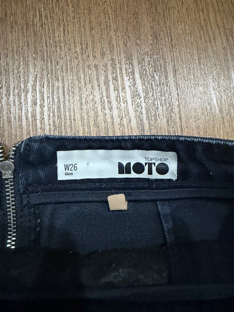 Topshop Moto Denim Skirt (Category: Skirts) located in Manila. Submitted by hchua17 (Listing ID 1428053845, Image 2). Description: .