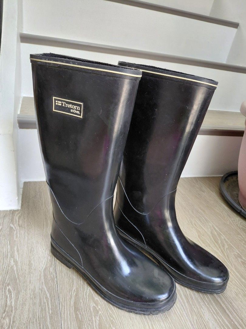 Tretorn Black Rain/Farm Boots (Category: Boots) located in Quezon City. Submitted by mkaeo (Listing ID 1427944156, Image 1). Description: Black Tretorn rain boots. Features the Tretorn logo on the side. The boots have a textured sole for grip. Size 39. sold as is. original. sf shouldered by buyer..