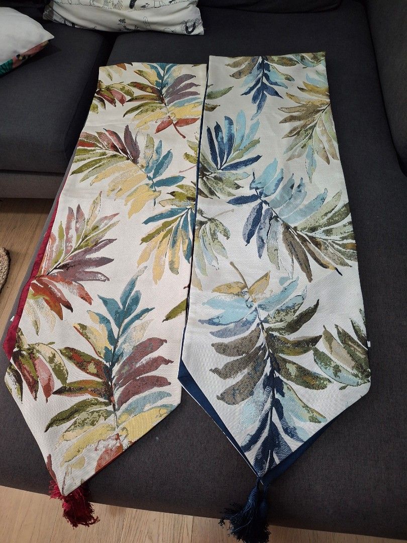 >2m Tropical Leaf Table Runners with Tassels