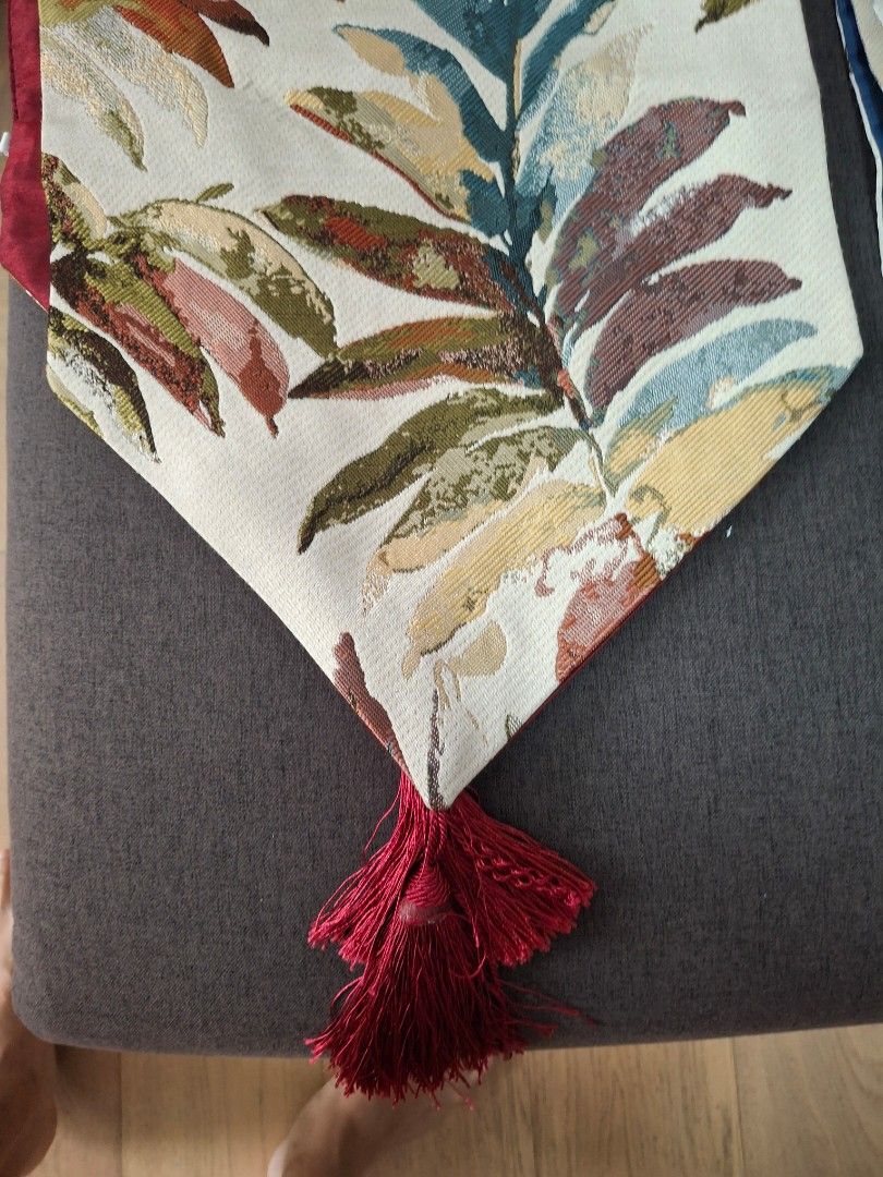 >2m Tropical Leaf Table Runners with Tassels445633094348984321