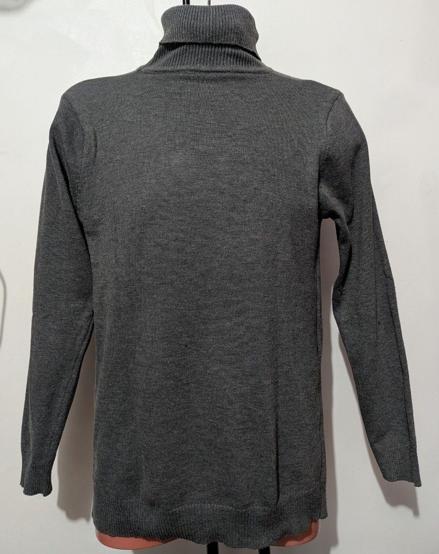 Turtle Neck Jacket - M (Gray) (Category: Coats, Jackets and Outerwear) located in General Trias. Submitted by mervcorner (Listing ID 1427956087, Image 1). Description: Unisex Jacket (Grey) Brand: N/A Size: Medium Turtle Neck Seldom use. Presentable. For casual and formal wear. Pwede pang baguio or tagaytay. RFS: Decluttering Item Location: General Trias, Cavite Delivery thru lalamove (at buyer's expense) Contact 09918984245 if interested..