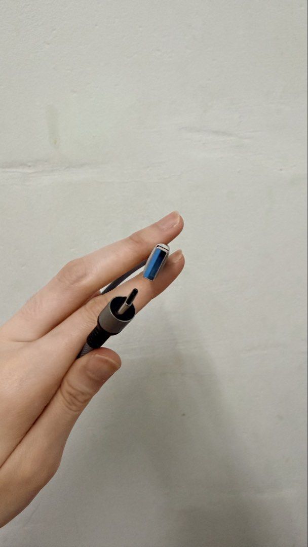 Type C Cable (Category: Chargers & Cables) located in Singapore. Submitted by NatalieHapy (Listing ID 1428048883, Image 2). Description: .
