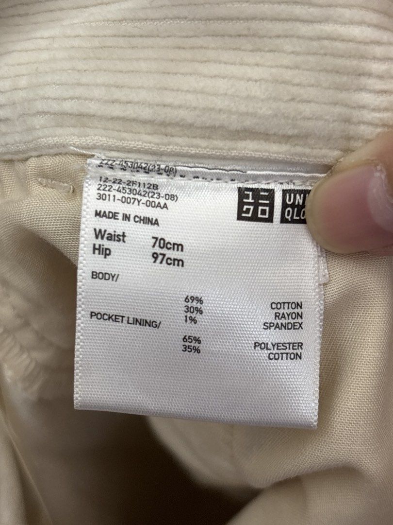 Uniqlo Corduroy Skirt (Category: Skirts) located in Pateros City. Submitted by mjs.preloved (Listing ID 1427960121, Image 2). Description: Good as new.