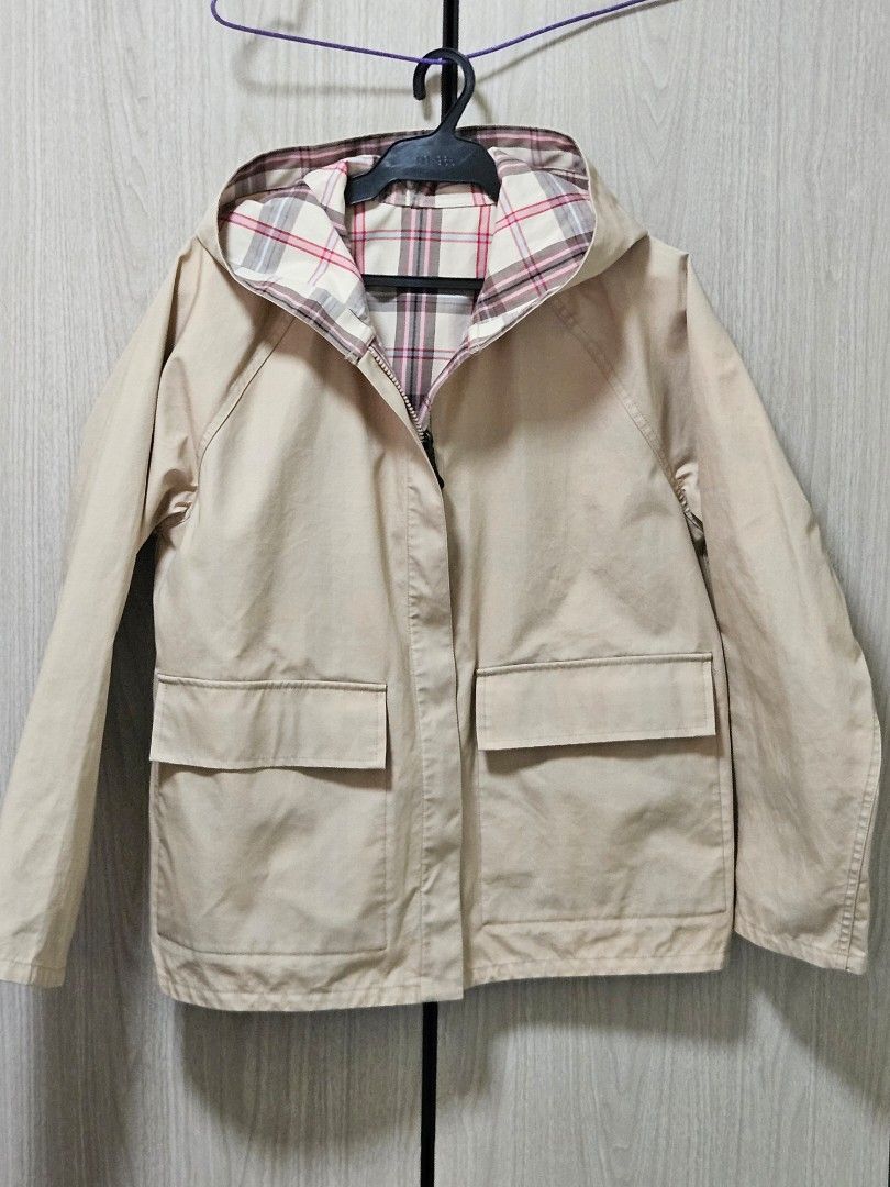 Uniqlo J.W. Anderson Reversible Jacket - M (Category: Coats, Jackets and Outerwear) located in Candon. Submitted by itssummer08 (Listing ID 1427943521, Image 2). Description: Like new Condition No flaws! Water repellent. L 25 W22.