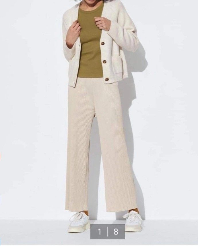 Uniqlo Pleated Straight Pants - Natural (Category: Other Bottoms) located in Quezon City. Submitted by khelou (Listing ID 1427968614, Image 1). Description: Best fits sa medium 27-30 waistline.