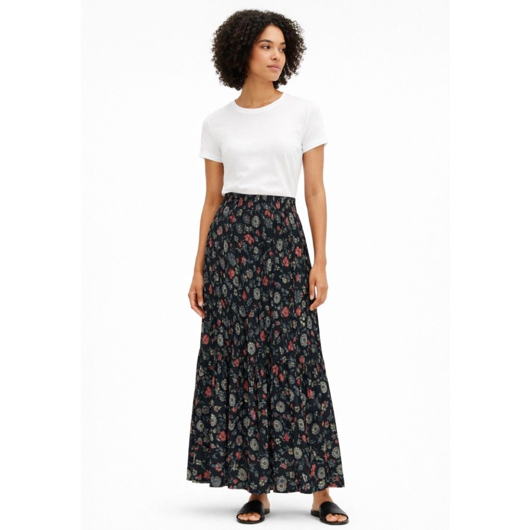 sale! UNIQLO x INES DE LA FRESSANGE Floral Tiered Maxi Skirt Elastic Waist Small to Large (Category: Skirts) located in San Jose del Monte. Submitted by vanessabarredo (Listing ID 1428030154, Image 2). Description: UNIQLO x Ines de la Fressange (IDLF) floral tiered maxi skirt in black. Features a soft, flowy fabric with a romantic floral print and a fully elastic waistband for a flexible, comfortable fit. Condition: Like new Brand: UNIQLO x IDLF 
