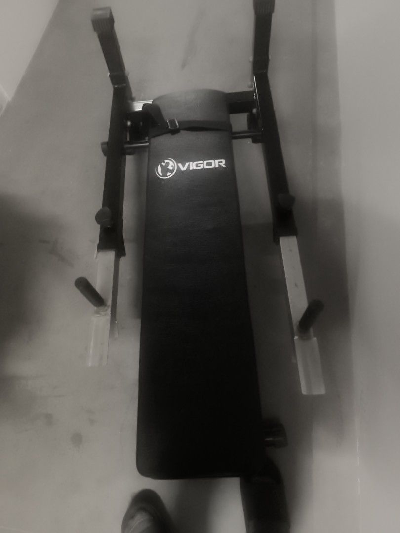 Vigor (Category: Cardio & Fitness Machines) located in Singapore. Submitted by xxdejavoooxx (Listing ID 1428086393, Image 1). Description: - Vigor weight bench - Solid design - Ideal for home gym - Meetup available nego till let go 😉.