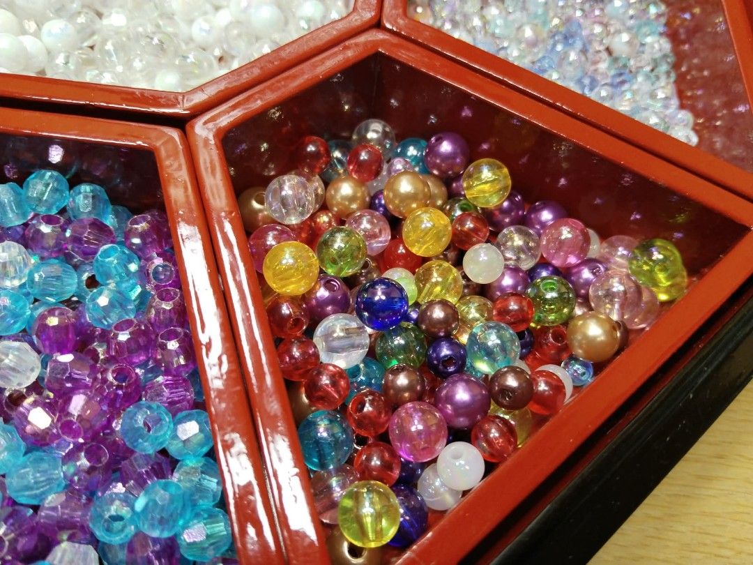 Vintage Beads Organizer (Category: Craft Supplies & Tools) located in Davao. Submitted by washerjeni08452 (Listing ID 1427998851, Image 3). Description: Beautiful vintage bead organizer with a variety of colorful beads. Includes different shapes, sizes, and colors of beads, perfect for jewelry making or crafting. The organizer features a decorative lid and multiple compartments to keep beads neatly sorted. A great find for any craft enthusiast! s