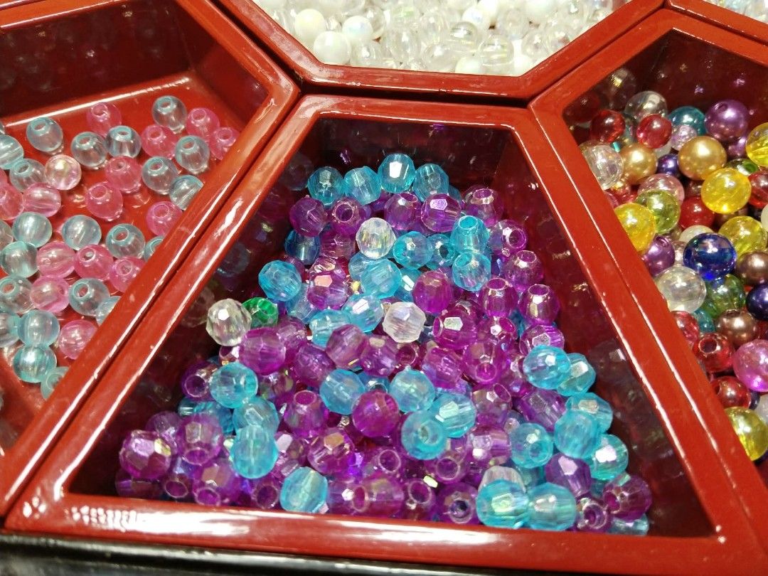 Vintage Beads Organizer (Category: Craft Supplies & Tools) located in Davao. Submitted by washerjeni08452 (Listing ID 1427998851, Image 2). Description: Beautiful vintage bead organizer with a variety of colorful beads. Includes different shapes, sizes, and colors of beads, perfect for jewelry making or crafting. The organizer features a decorative lid and multiple compartments to keep beads neatly sorted. A great find for any craft enthusiast! s
