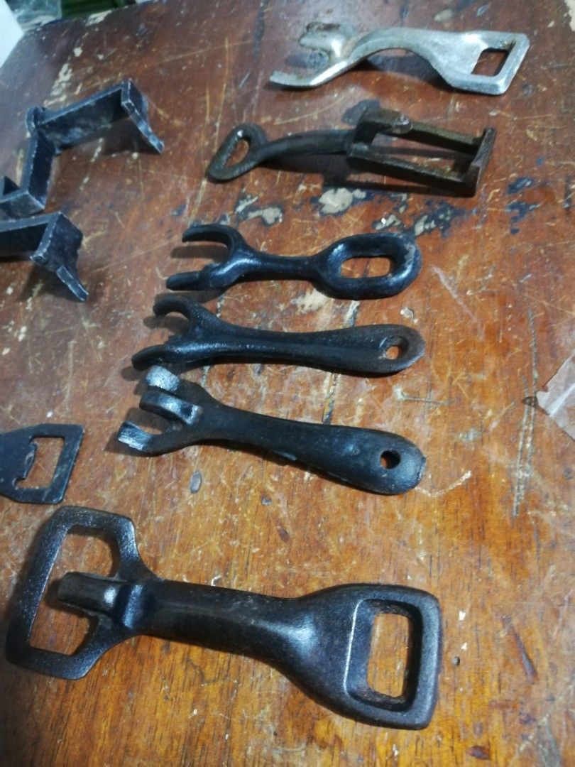 Vintage cast iron sizzling plate holders, and hooks (Category: Other Kitchenware & Tableware) located in Paranaque City. Submitted by 4thestate.surplusan (Listing ID 1428046037, Image 1). Description: Bundle. 1.5k for all.