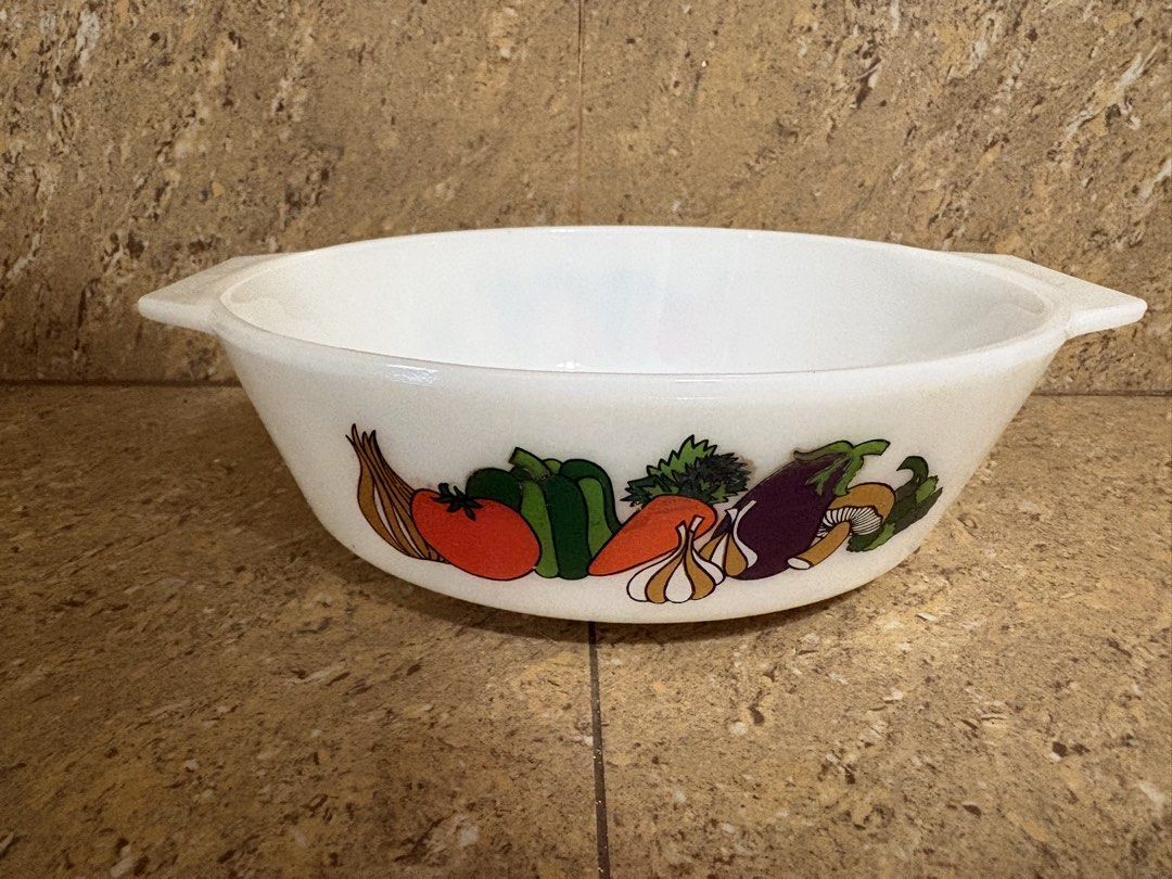 Vintage Pyrex (Category: Other Kitchenware & Tableware) located in Bacoor. Submitted by solitaire0509 (Listing ID 1428093484, Image 3). Description: 850 each.