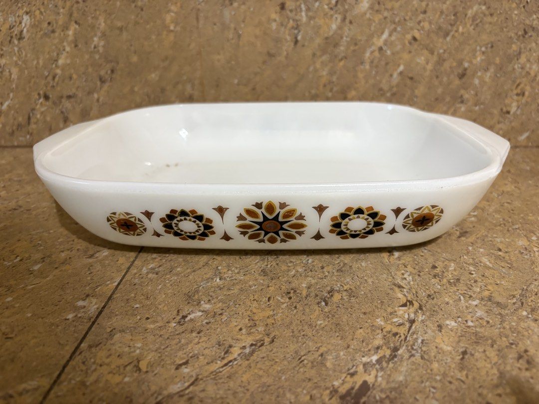 Vintage Pyrex (Category: Other Kitchenware & Tableware) located in Bacoor. Submitted by solitaire0509 (Listing ID 1428093484, Image 1). Description: 850 each.