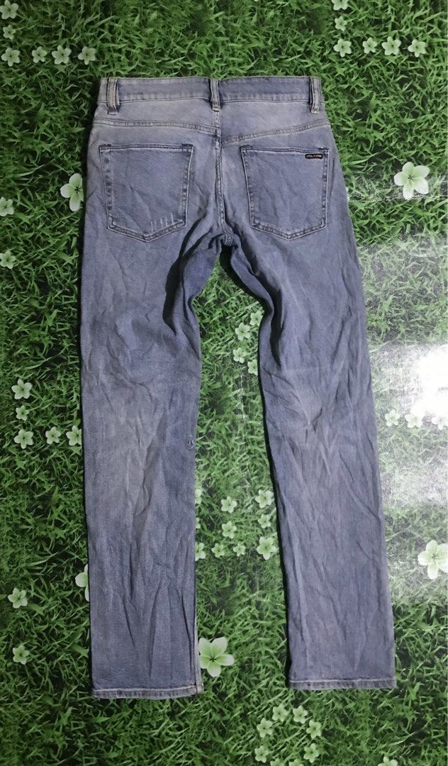 Volcom Brand Jeans (Category: Jeans) located in Cebu City. Submitted by nelsonix (Listing ID 1428050062, Image 3). Description: These Volcom jeans feature a classic five-pocket design with a button closure. The jeans have a light blue wash and a straight leg fit. The Volcom logo is visible on the back pocket and the button. The size tag is visible. The jeans have a small tear on the front. W31to32 L41.