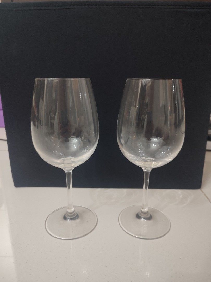 Wine Glasses (Category: Other Kitchenware & Tableware) located in Kuala Lumpur. Submitted by scrambledneggs (Listing ID 1428071488, Image 1). Description: Wine glasses, RM10 each. Set of 4 available.