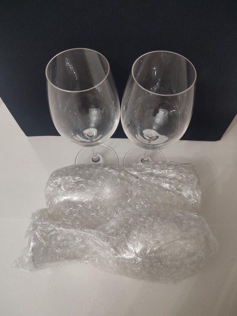 Wine Glasses (Category: Other Kitchenware & Tableware) located in Kuala Lumpur. Submitted by scrambledneggs (Listing ID 1428071488, Image 2). Description: Wine glasses, RM10 each. Set of 4 available.