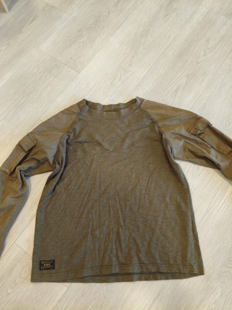 WTAPS tee (Category: Tshirts & Polo Shirts) located in Singapore. Submitted by leftmysoulinseoul (Listing ID 1427980971, Image 5). Description: short sleeve wtaps (very rare and hard to come by) - $139 long sleeve old gold tag Wtaps - $80.