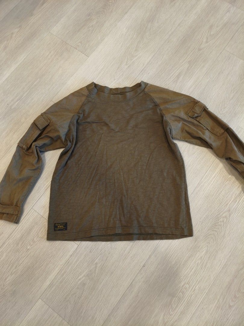 WTAPS tee (Category: Tshirts & Polo Shirts) located in Singapore. Submitted by leftmysoulinseoul (Listing ID 1427980971, Image 4). Description: short sleeve wtaps (very rare and hard to come by) - $139 long sleeve old gold tag Wtaps - $80.