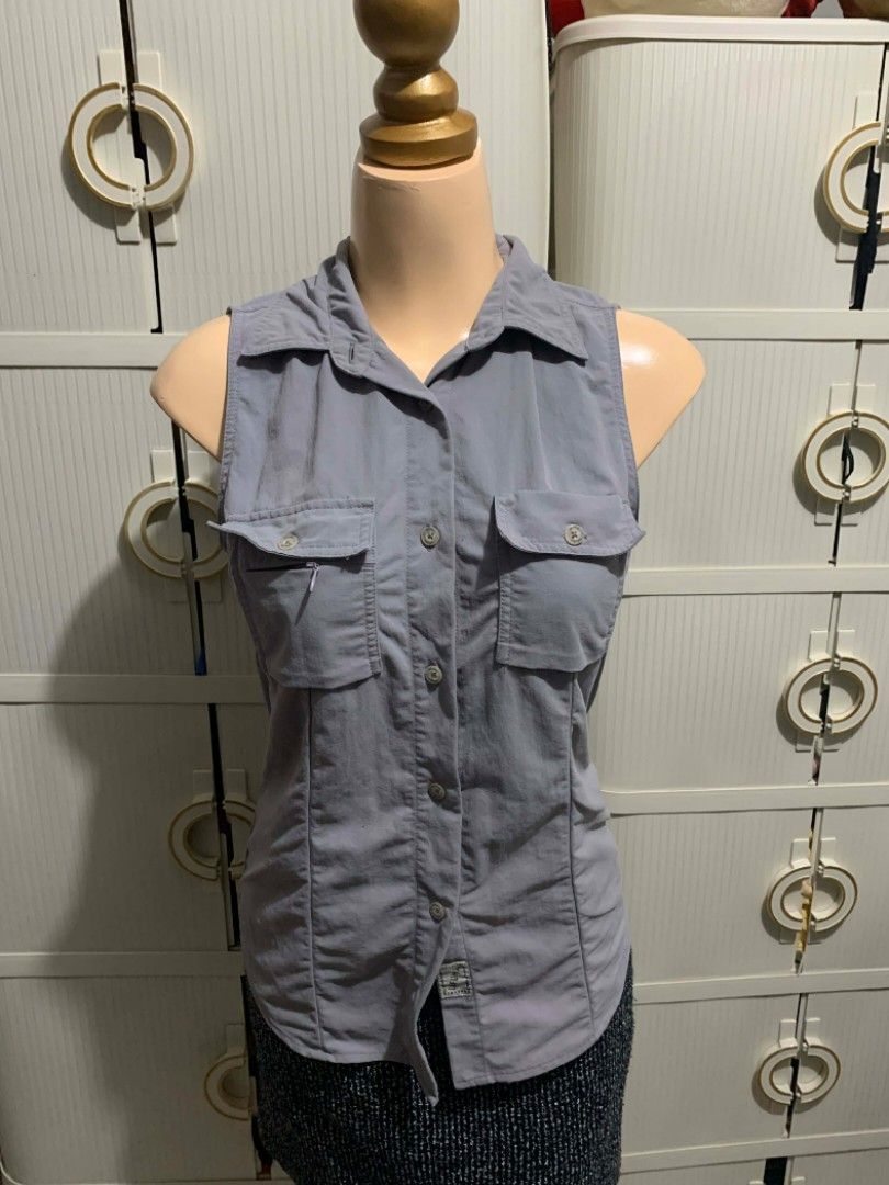 Y2k - Utility - Style | Gorpcore Authentic Lafuma Gray Sleeveless Hiking Top (Category: Sleeveless) located in Baguio. Submitted by denisavich0612 (Listing ID 1428093985, Image 1). Description: -Lafuma Gray Sleeveles Top -premium quality - Brand nknown for active specializing in high-quality backpacks, hiking apparel, footwear, and camping gear Fits small to medium.