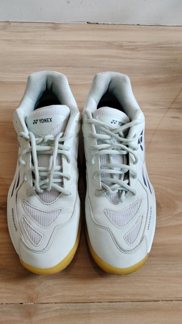 Yonex 220 Badminton Shoes (Category: Sneakers) located in Bulacan. Submitted by epicriver.0ac812 (Listing ID 1428006831, Image 1). Description: hdi n ngagamit super ayos pa ilan beses lang nagamit ..Dm for inquiries!.