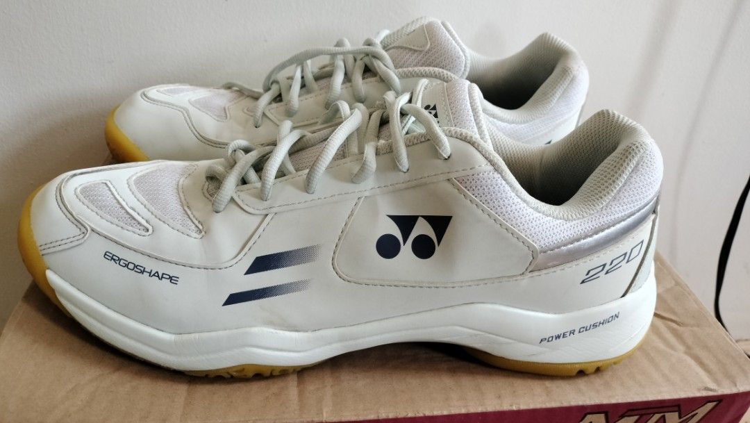 Yonex 220 Badminton Shoes (Category: Sneakers) located in Bulacan. Submitted by epicriver.0ac812 (Listing ID 1428006831, Image 2). Description: hdi n ngagamit super ayos pa ilan beses lang nagamit ..Dm for inquiries!.