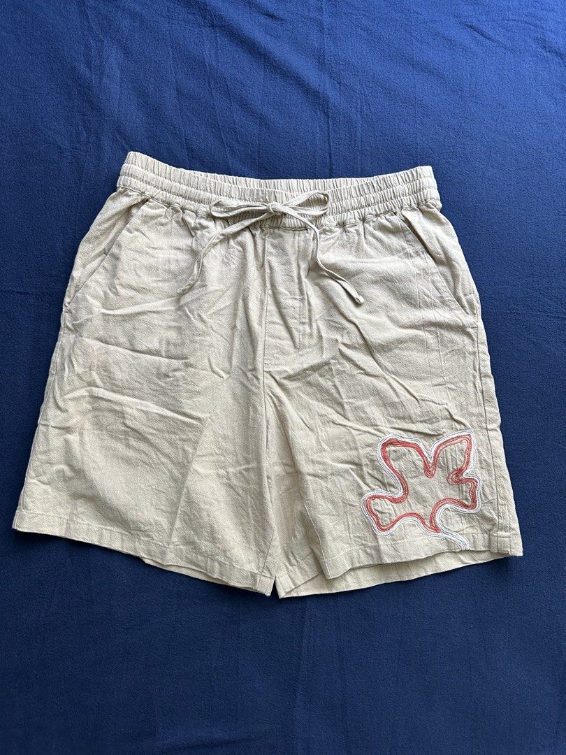 Zara Beige Shorts with Embroidery (Category: Shorts) located in Manila. Submitted by peebss18 (Listing ID 1428074405, Image 1). Description: Zara Beige Shorts with Embroidery (Men W32 L19) Condition: Good / lightly used Size: W32 / L19 (Men’s) Details: • Premium Zara shorts with embroidered detail • Beige color, versatile for casual or semi-casual wear • Soft, breathable cotton / cotton-blend material • Perfect for summer or casual outings • Orig