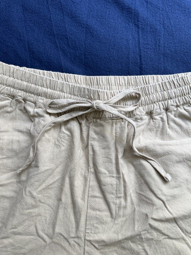 Zara Beige Shorts with Embroidery (Category: Shorts) located in Manila. Submitted by peebss18 (Listing ID 1428074405, Image 3). Description: Zara Beige Shorts with Embroidery (Men W32 L19) Condition: Good / lightly used Size: W32 / L19 (Men’s) Details: • Premium Zara shorts with embroidered detail • Beige color, versatile for casual or semi-casual wear • Soft, breathable cotton / cotton-blend material • Perfect for summer or casual outings • Orig