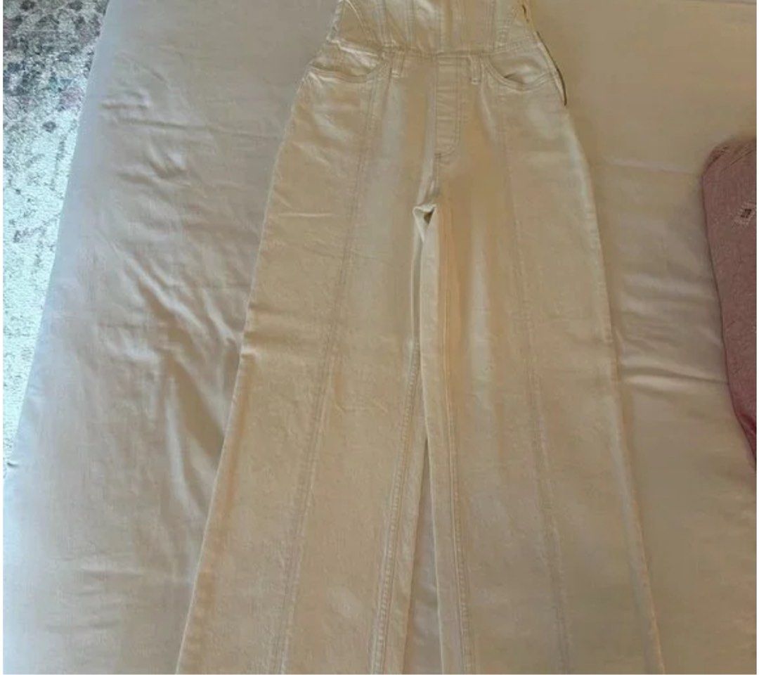 Zara White Tube Jumpsuit (Category: Jumpsuits) located in Paranaque City. Submitted by crysizzl (Listing ID 1427969106, Image 2). Description: Large on tag Used once only! .
